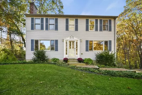 102 Oakwood Dr, East Brookfield, MA 01515