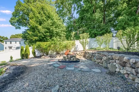 Exterior - 15 Parkview Rd, Reading, MA 01867 photo 2 of 9