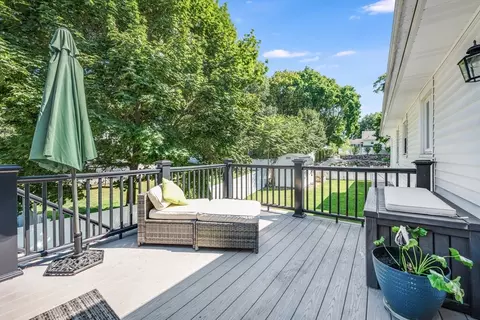 Exterior - 15 Parkview Rd, Reading, MA 01867 photo 7 of 9