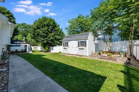 Exterior - 15 Parkview Rd, Reading, MA 01867 photo 4 of 9