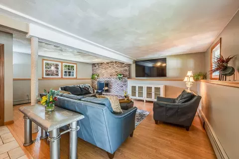 Living - 15 Parkview Rd, Reading, MA 01867 photo 4 of 7