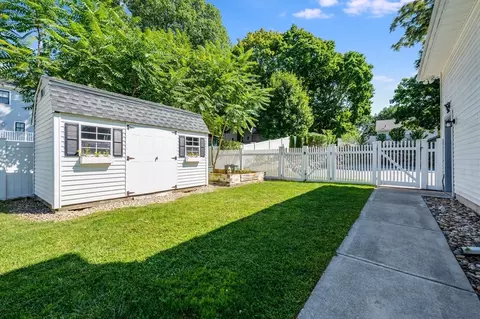 Exterior - 15 Parkview Rd, Reading, MA 01867 photo 5 of 9