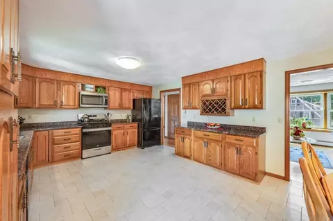 Kitchen - 15 Parkview Rd, Reading, MA 01867 photo 1 of 3