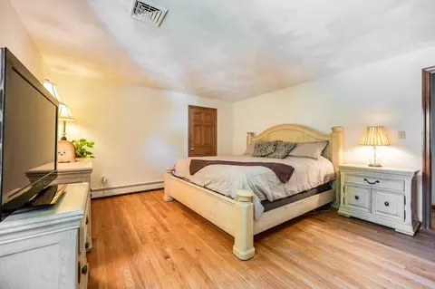 Bedroom - 15 Parkview Rd, Reading, MA 01867 photo 2 of 6