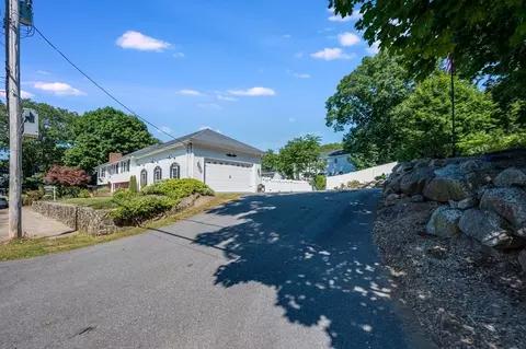 Exterior - 15 Parkview Rd, Reading, MA 01867 photo 8 of 9