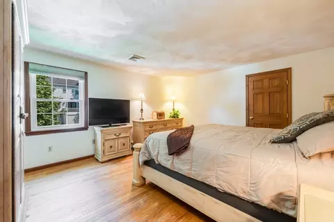 Bedroom - 15 Parkview Rd, Reading, MA 01867 photo 3 of 6