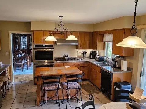 356 Albany St, Fall River, MA 02720 photo 8