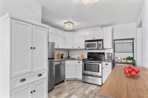 221 Minot St #1, Dorchester Center, MA 02124