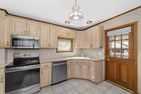26 Centre St, Winthrop, MA 02152 photo 6