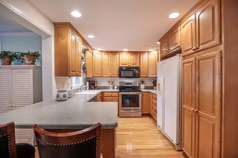 37 Old Jacobs Rd, Georgetown, MA 01833 photo 4