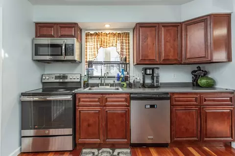 92 Wingold St, Fall River, MA 02720 photo 5