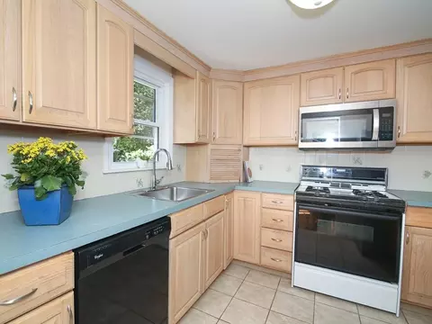 51 Edgewater Dr, Framingham, MA 01702 photo 17