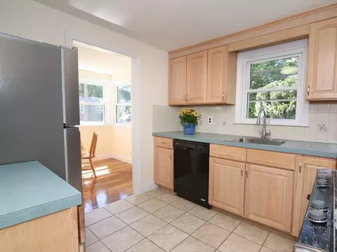 51 Edgewater Dr, Framingham, MA 01702 photo 14