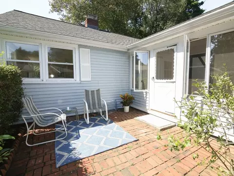 51 Edgewater Dr, Framingham, MA 01702 photo 3