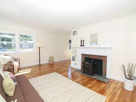 51 Edgewater Dr, Framingham, MA 01702 photo 7