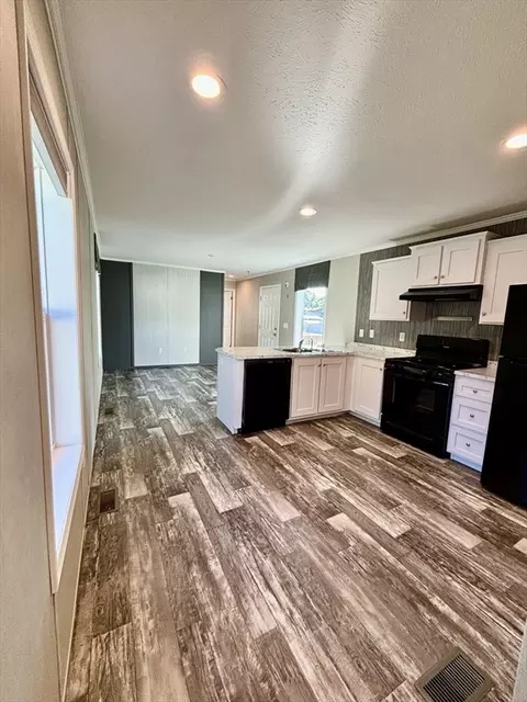 460 Collins St #30A, Attleboro, MA 02703