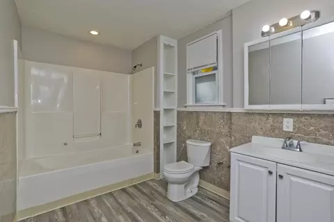 Bath - 23 E Hooker St, Springfield, MA 01107 photo 2 of 3