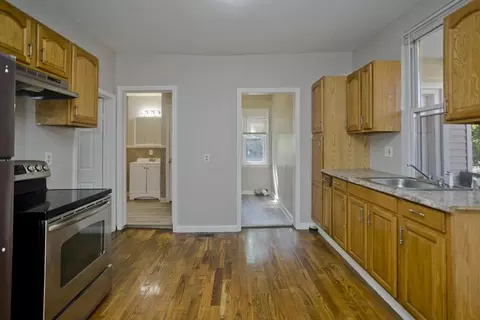Entry Way - 23 E Hooker St, Springfield, MA 01107 photo 2 of 3