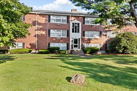 2 Tara Dr #11, Weymouth, MA 02188