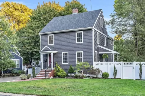 15 Glen Rd, Reading, MA 01867