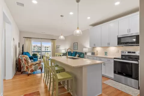 260 Martins Lndg #402, North Reading, MA 01864