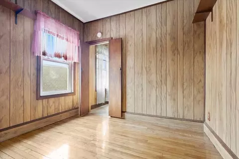7 Lyon St, Worcester, MA 01604 photo 8
