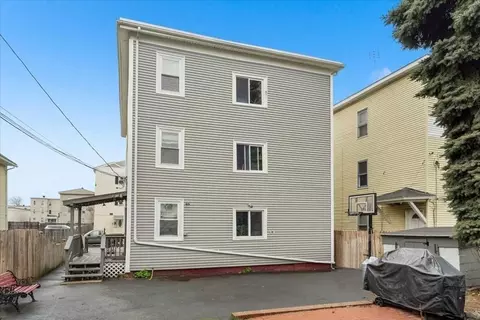 7 Lyon St, Worcester, MA 01604 photo 4