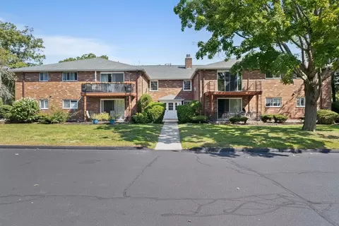 54 Fountain Ln #10, Weymouth, MA 02190