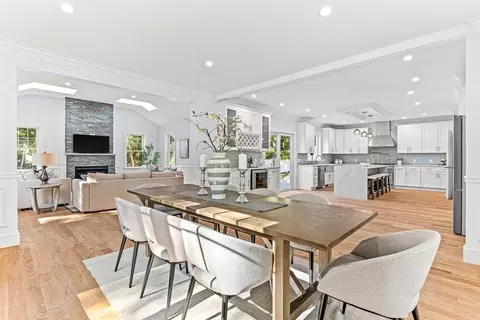 14 Cedarwood Ln, Burlington, MA 01803