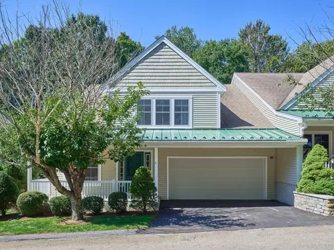 41 Blossom Sq #41, Holden, MA 01520