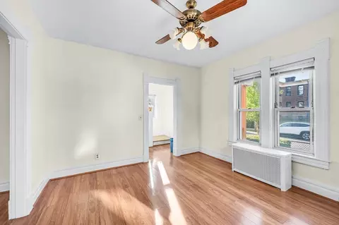 252 King St, Springfield, MA 01109 photo 4
