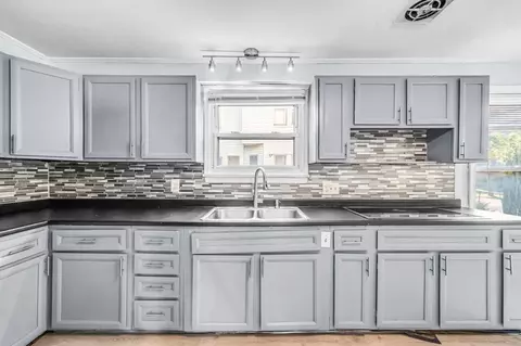252 King St, Springfield, MA 01109 photo 17