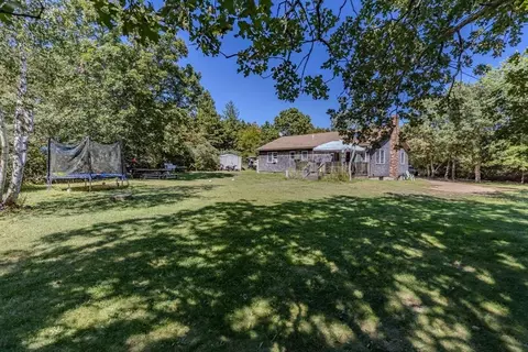 43 Skiffs Ln, West Tisbury, MA 02575