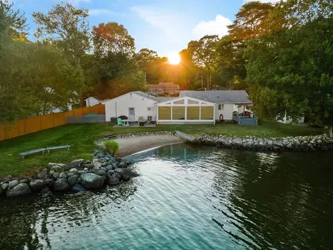66 Greenleaf St, Fall River, MA 02721 photo 2