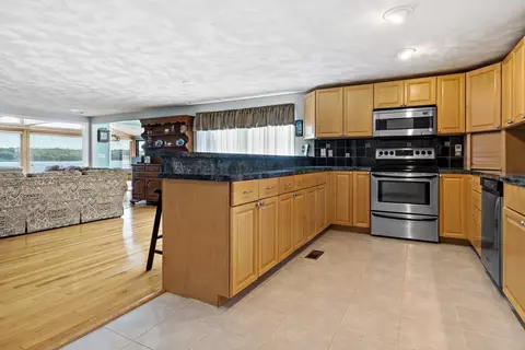 66 Greenleaf St, Fall River, MA 02721 photo 9