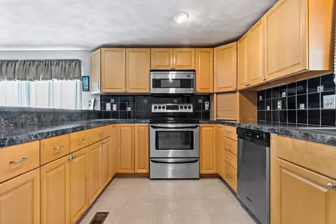 66 Greenleaf St, Fall River, MA 02721 photo 10
