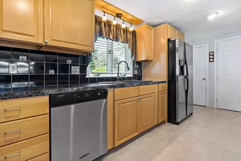 66 Greenleaf St, Fall River, MA 02721 photo 12