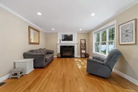 Living - 314 Wethersfield St, Rowley, MA 01969 photo 1 of 2