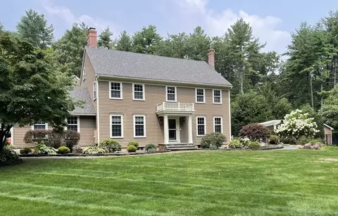 5 Pocumtuck Dr, Deerfield, MA 01373