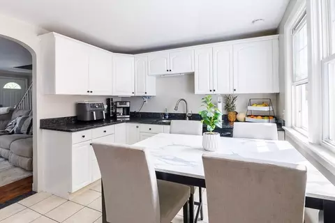 17 Collins St, Worcester, MA 01606 photo 5