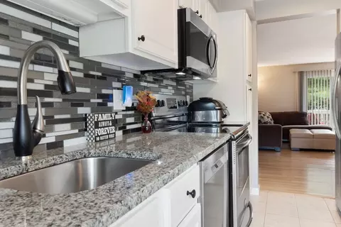 37 Constitution Ln #16, Danvers, MA 01923 photo 11
