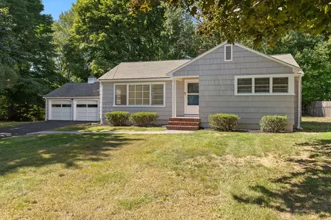 47 Elm St, Georgetown, MA 01833