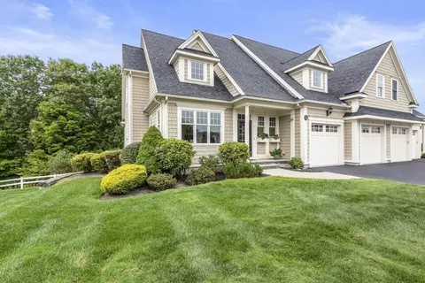 18 Independence Ln #18, Shrewsbury, MA 01545