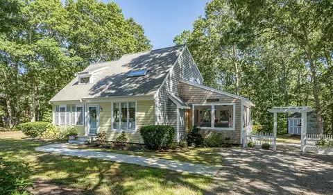 25 Club Valley Dr, Falmouth, MA 02536