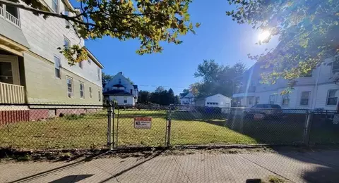 E S Rochelle St, Springfield, MA 01109 photo 2