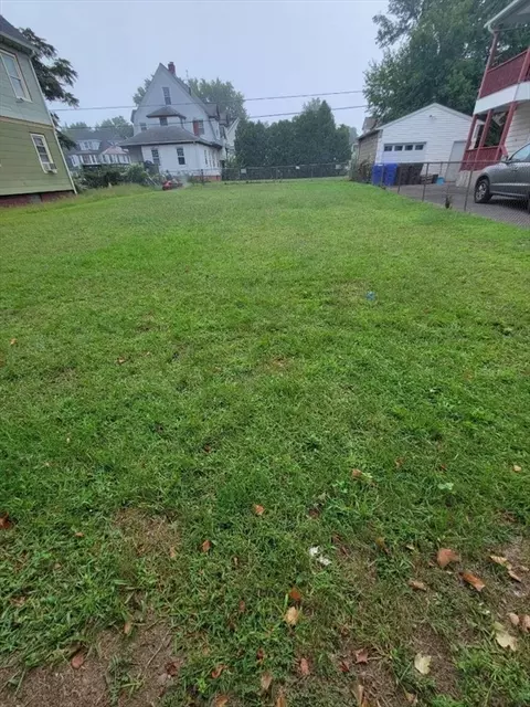 E S Rochelle St, Springfield, MA 01109 photo 3