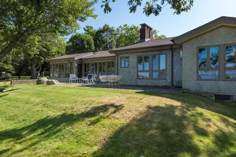 18 South Ln, Dartmouth, MA 02748