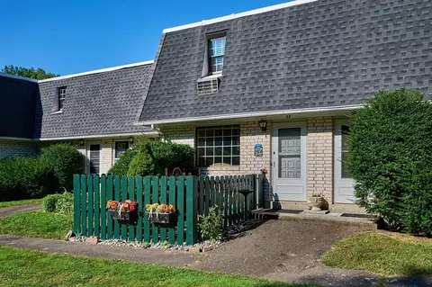 37 Princeton Ter #37  A, Greenfield, MA 01301
