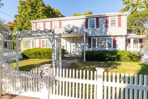 15 17 Lowell St, Woburn, MA 01801