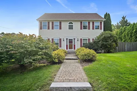12 Sylvanus Wood Ln, Woburn, MA 01801